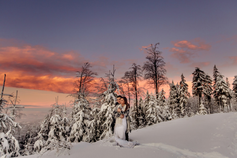 sesja ślubna zimową porą w górach