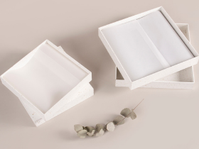 Öko-Geschenkschachtel mit weißem Pergamentpapier