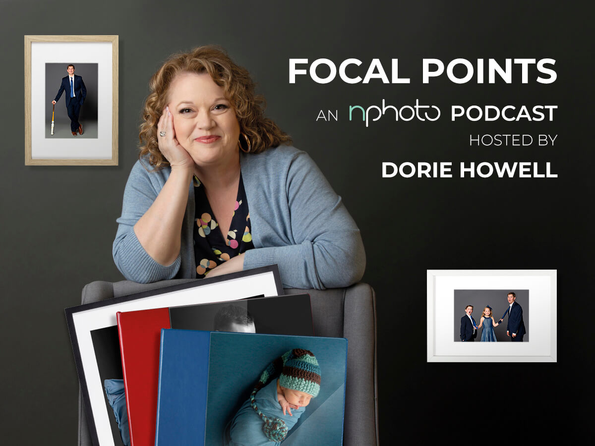 Dorie Howell posa con productos nPhoto 
