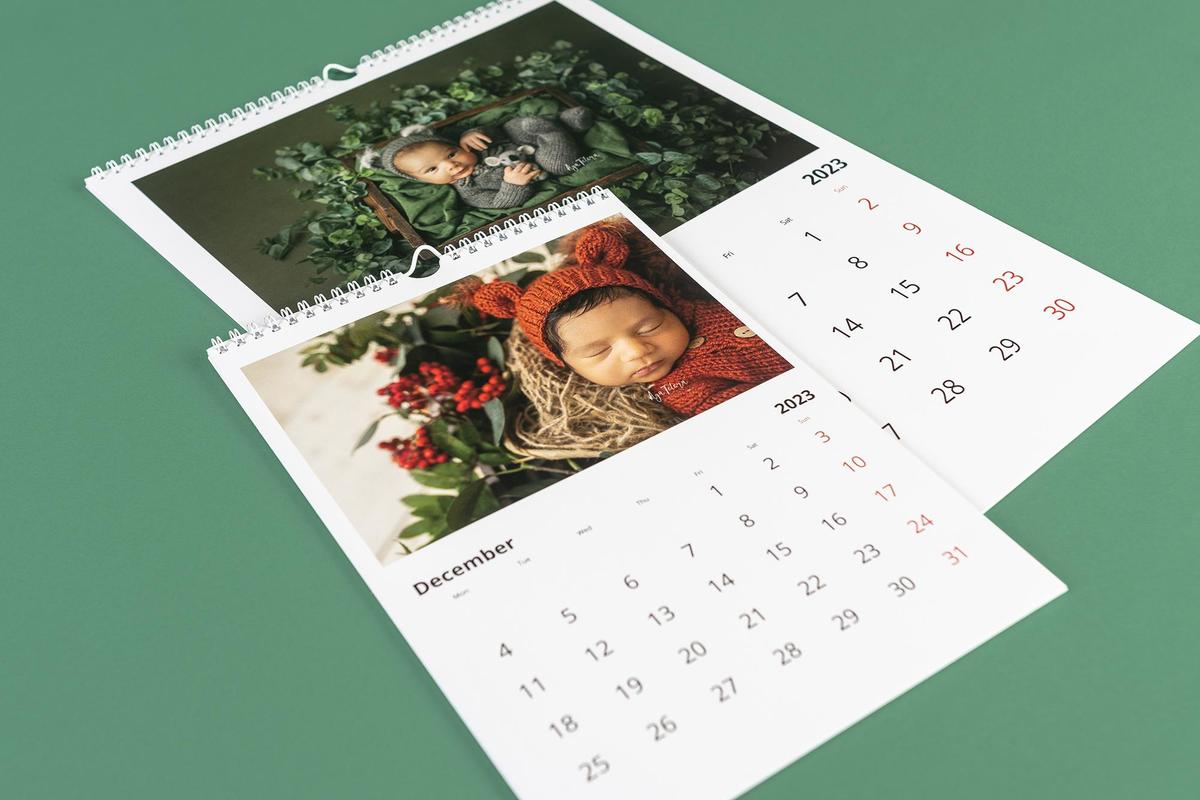 Holiday-Themed Photo Calendar Basic