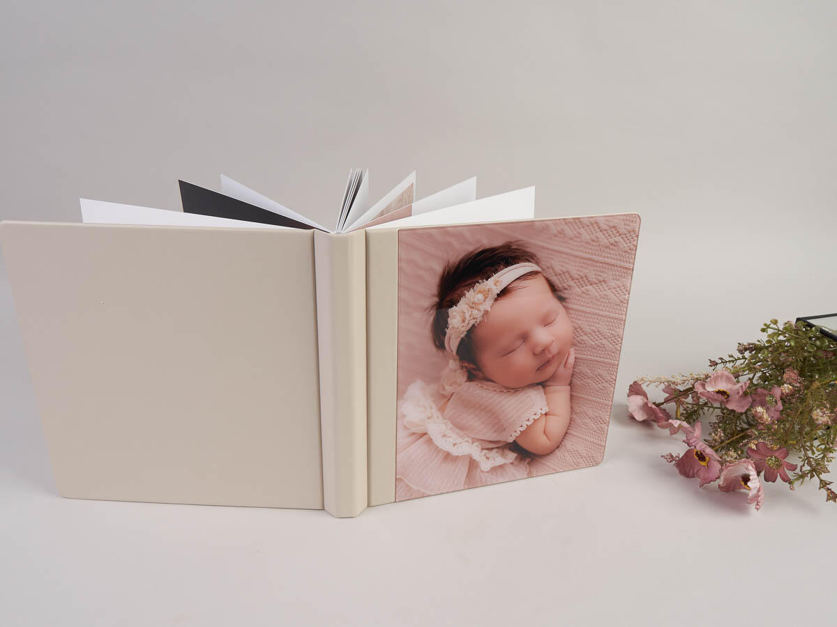 photo album C16 in matte oatmeal leatherette – a perfect gift for grandparents – nPhoto