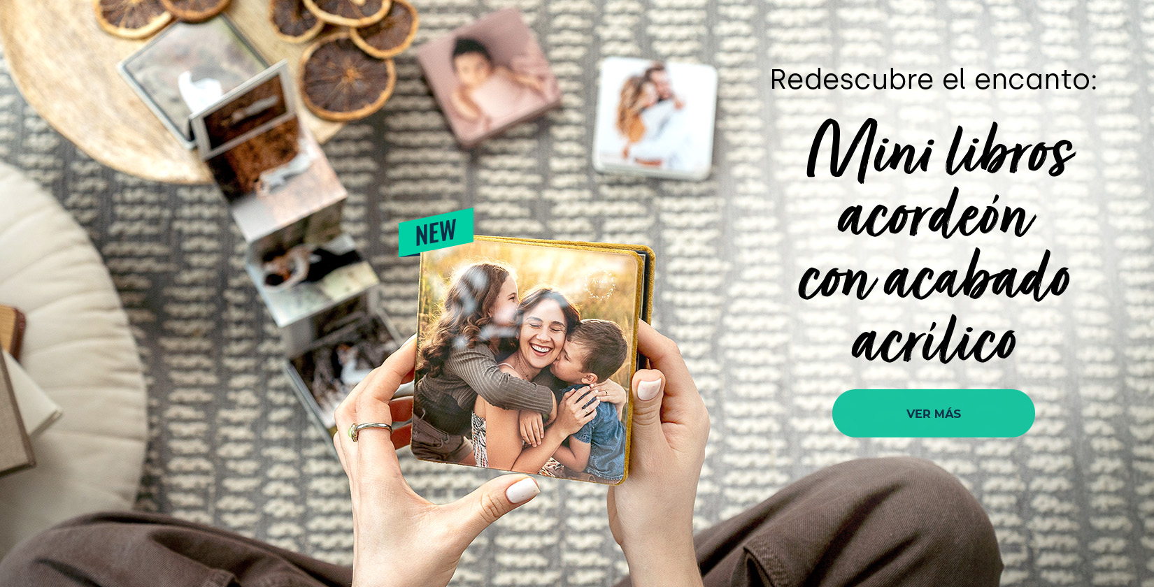 Mini libro acordeón con acrilico
