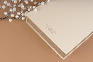 J63 Cuero sintético beige leche