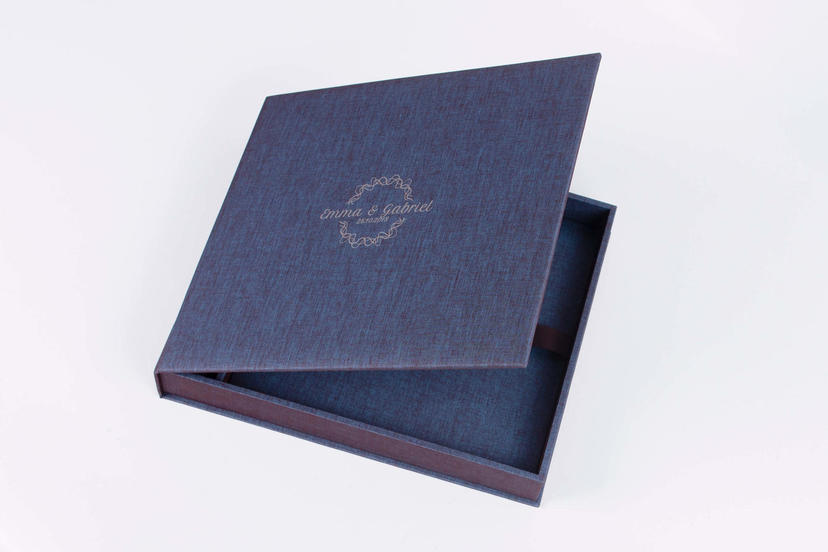 personalised album box with usb stick professional photographer nphoto with lift ribbon photo books photo albums cover packaging printing lab artisan 1 