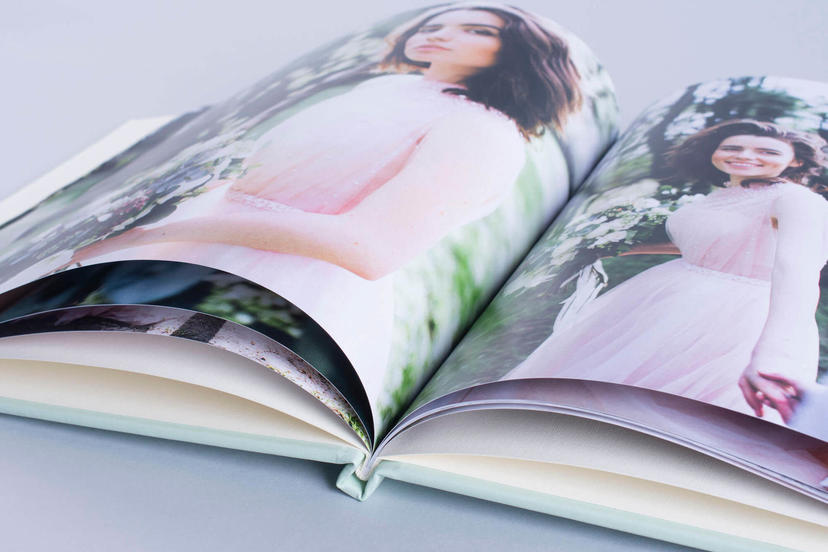 Fotobuch Pro mit Bildfenster auf dem Cover professionelle Hochzeit Alben und Bücher für Fotografen nphoto Mohawk Eggshell Felix Schoeller Papier