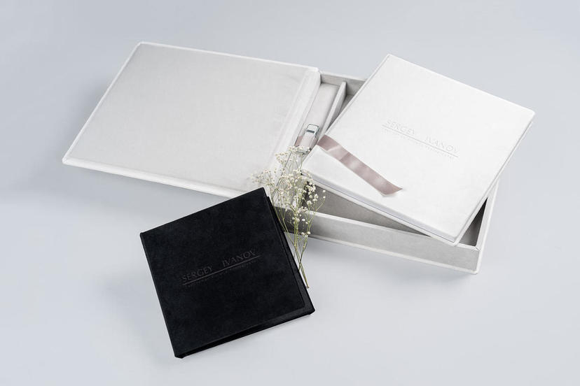 Fotoalbum Fotobuch mit Box und USB  in Off White weiß Tiefes Nachtschwarz für professionelle Fotografen
