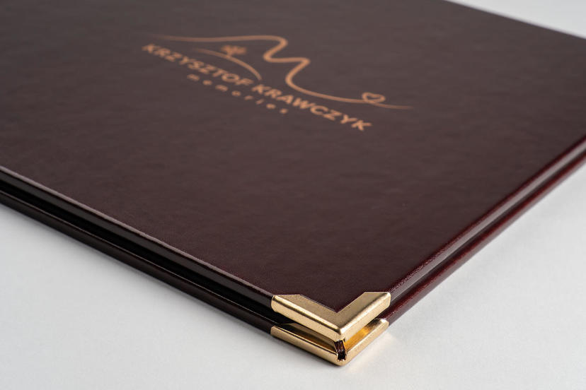 Dreambook 4K Fotobuch mit Elegante Eckbeschläge für professionelle Fotografen 