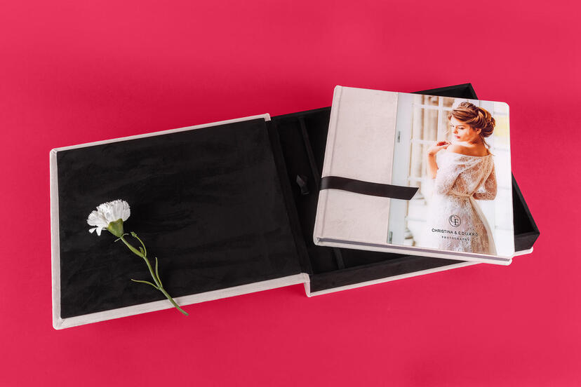 Complete set photo album for professional photographers in velvet textile material