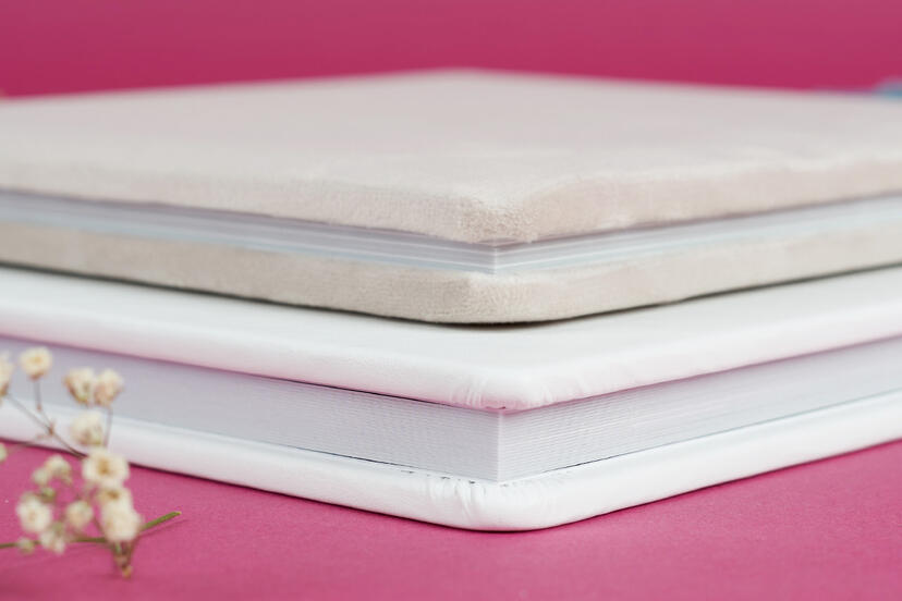 Coins de la couverture en velours