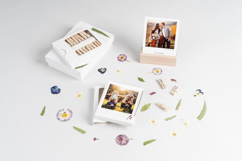 Retro Prints with wooden mini clips (26 pieces), a string, and an Eco Gift Box