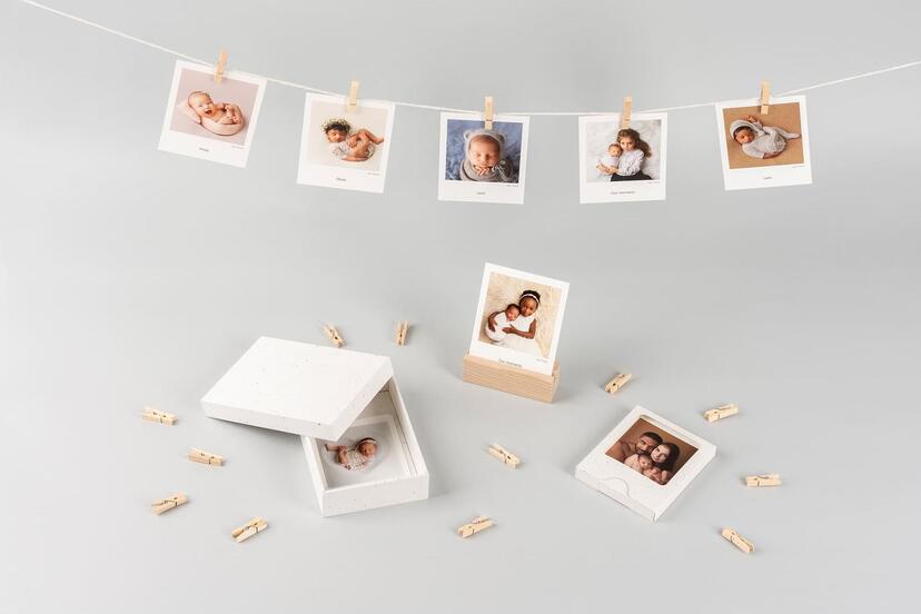 Retro Prints with wooden mini clips (26 pieces), a string, and an Eco Gift Box