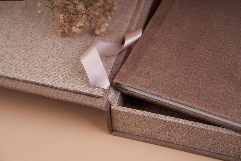 A66 Nugatbraun Textil Fischgratmuster