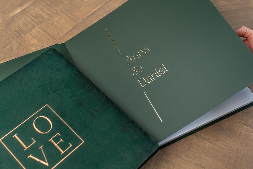 photo album v7, gilded inner cover