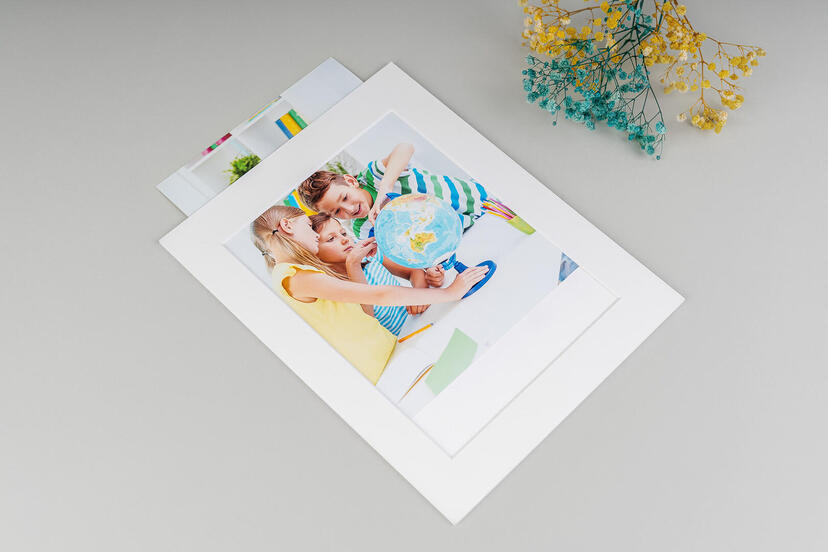 Weißer Passepartout-Einschubrahmen für Fotos – modernes Design, einfaches Austauschen der Bilder