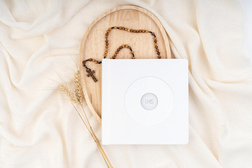 Fotoalbum Biała Dama - fotografia komunijna - sesje komunijne