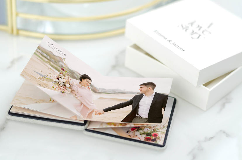 Hochzeitsfotografie: Große Momente im Lay-Flat Mini-Leporello. Weiße Öko-Minibox