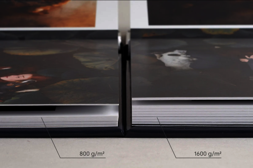 Vergleich Seitengrammatur Fotoalbum Pro mit 800 g/m2 und 1600 g/m2