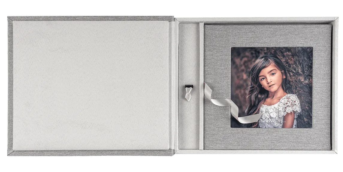 Albumbox-Set mit Stoffbezug und elegantem Ringmotiv auf dem Album - nPhoto