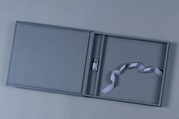 personalised album box with usb stick professional photographer nphoto with lift ribbon photo books photo albums cover packaging printing lab artisan 2