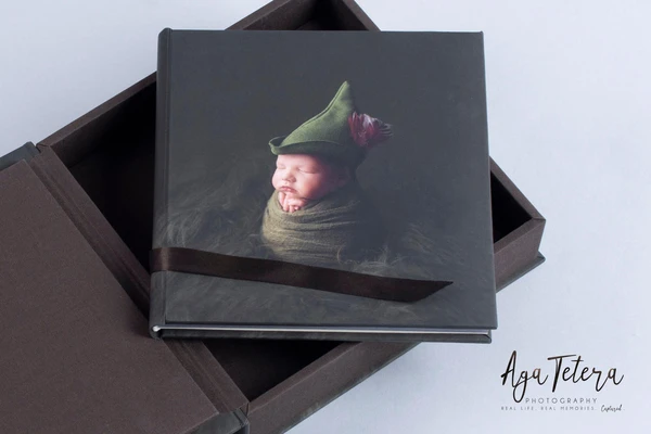 Creative cover tiny newborn lay flat photo album professional photographer newborn photographer photo book