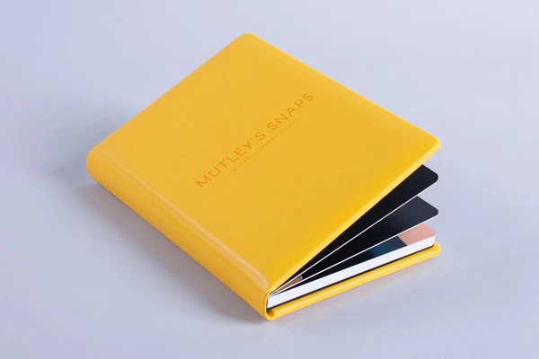 Exclusive omslag met UV-printed tekst van nphoto 1