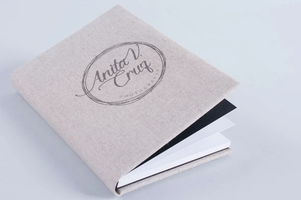 Exclusive omslag met UV-printed tekst van nphoto 