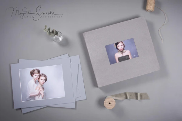 Cameo cover Folio Box