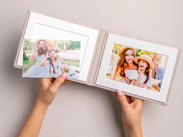 Fotoprodukt in Passepartout-Ausführung mit Fotos zum Einschieben