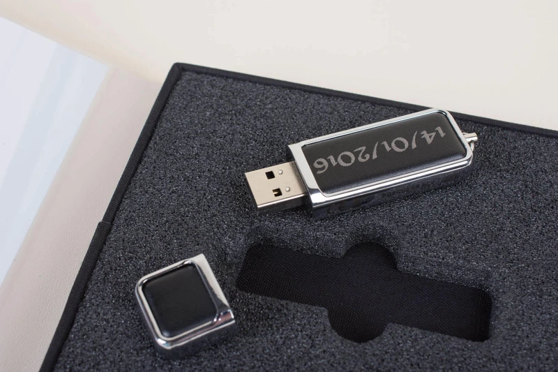 personalised usb stick laser etched dates names professional photographer